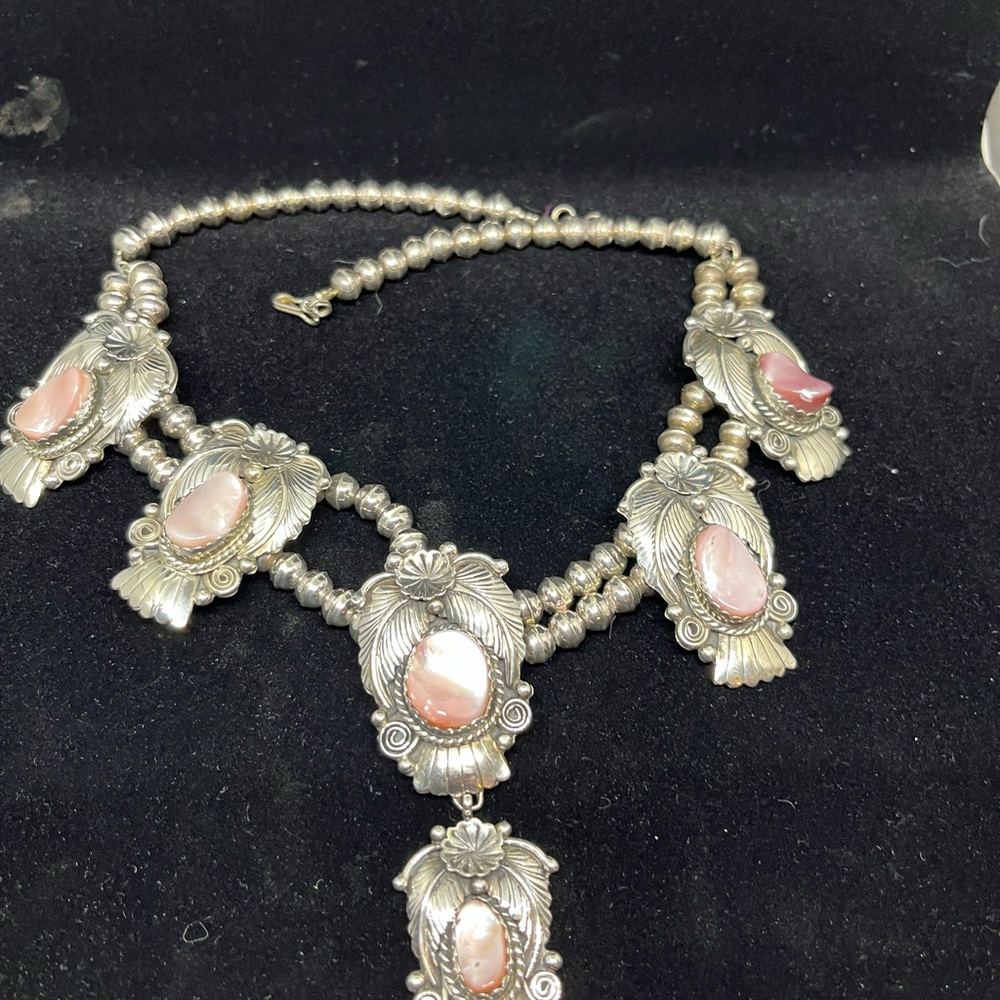 Hand made Native American necklace with pink mother of pearl - Picture 4 of 8